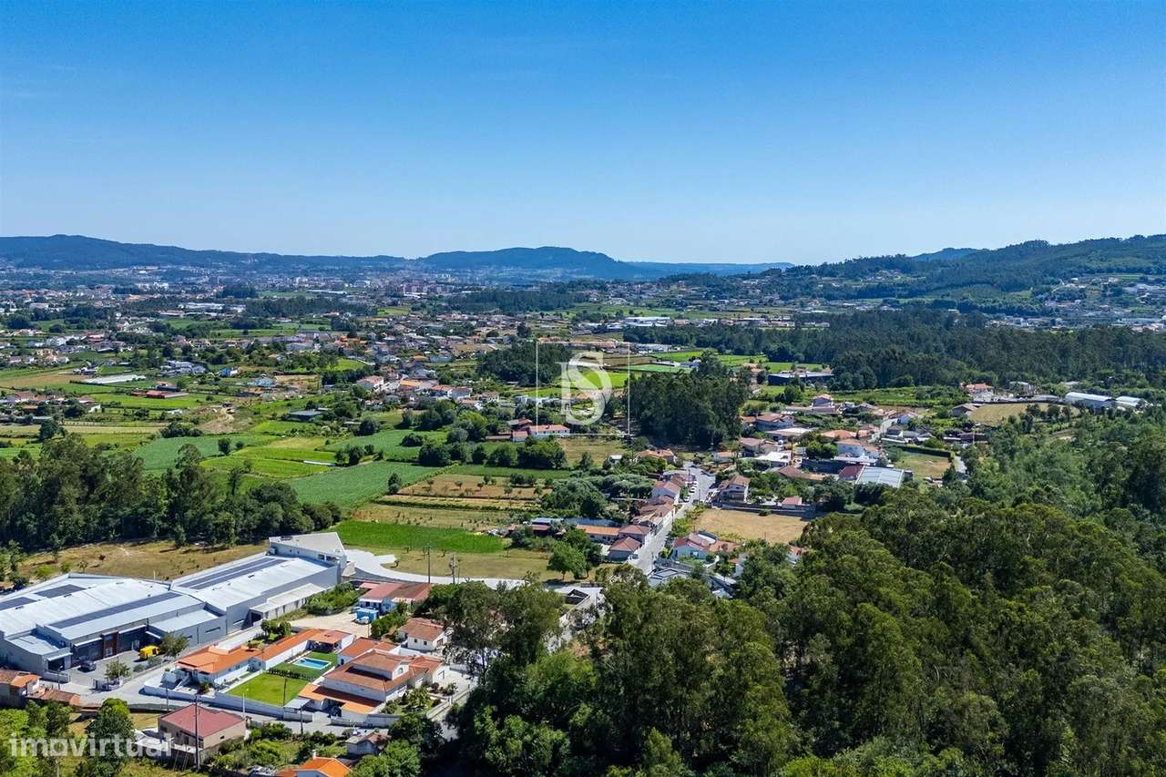 Terreno misto com potencial de construção em Barcelos-8