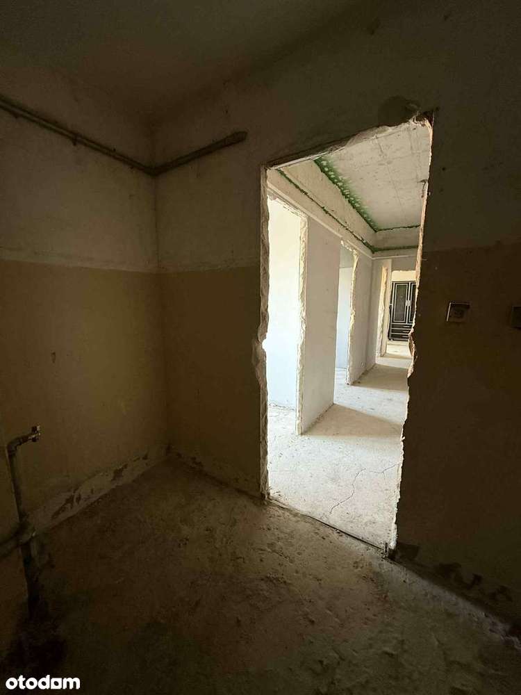 3 lub 4 pokojowe mieszkanie do remontu z balkonem, Os. Dywizjonu 303-10