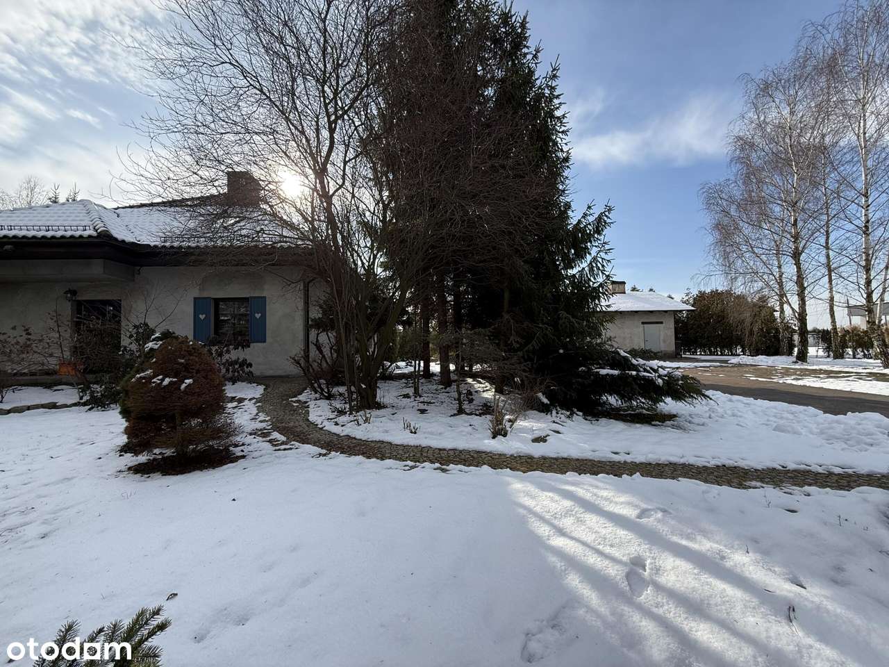 Dom z klimatem na wyjątkowo prywatnej działce z dużym osobnym garażem-3