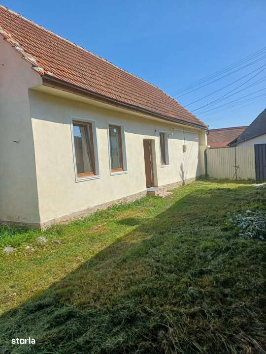 Casa cu 4 camere  si 625 mp teren in Avrig-12