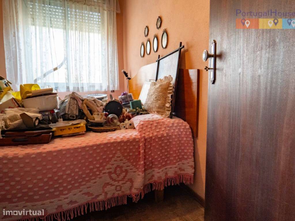 Prédio constituído por 2 apartamentos T2 com entradas independentes...-21