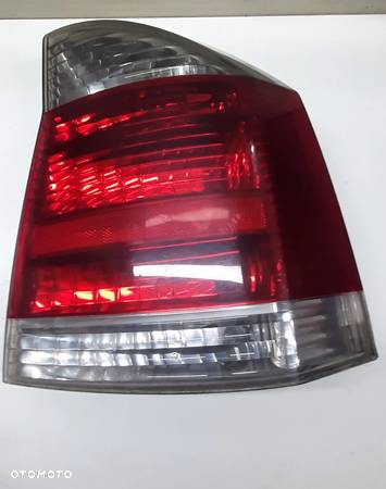 LAMPA TYLNA PRAWA  -OPEL VECTRA C GTS/ HB / SEDAN  2004 ROK - 1