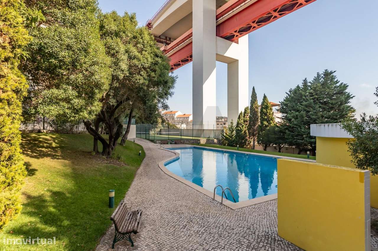 Alcântara | T1 em Condomínio Privado com Piscina, Estacionamento e Seg-32