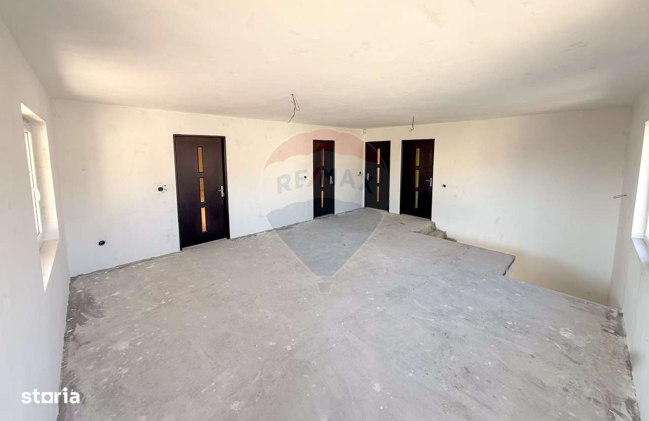Casă / Vilă cu 8 camere de vânzare în zonă centrală - Urlati-10