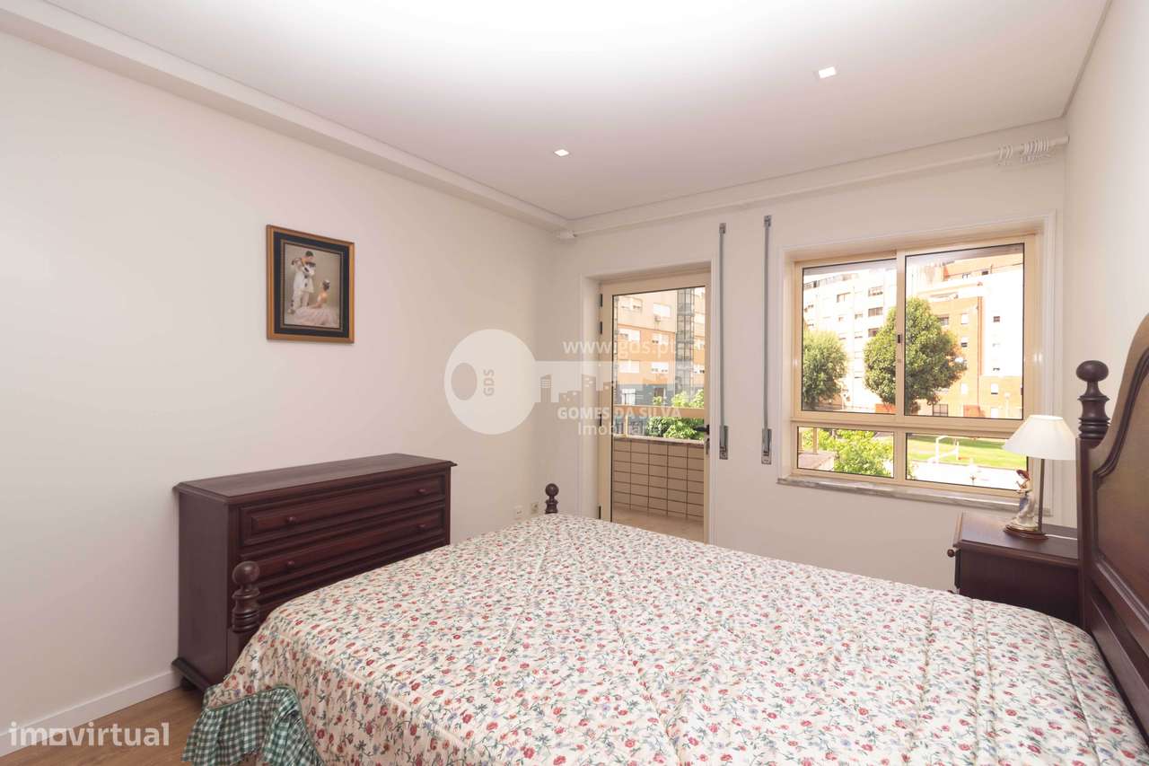 Apartamento T3 c/ lugar de garagem - Edifício do Galo-22