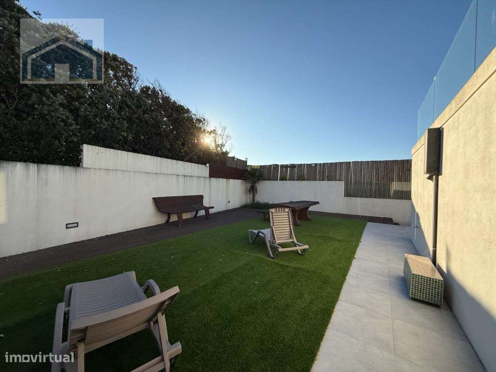 Moradia de Luxo Exclusiva em Apúlia-32