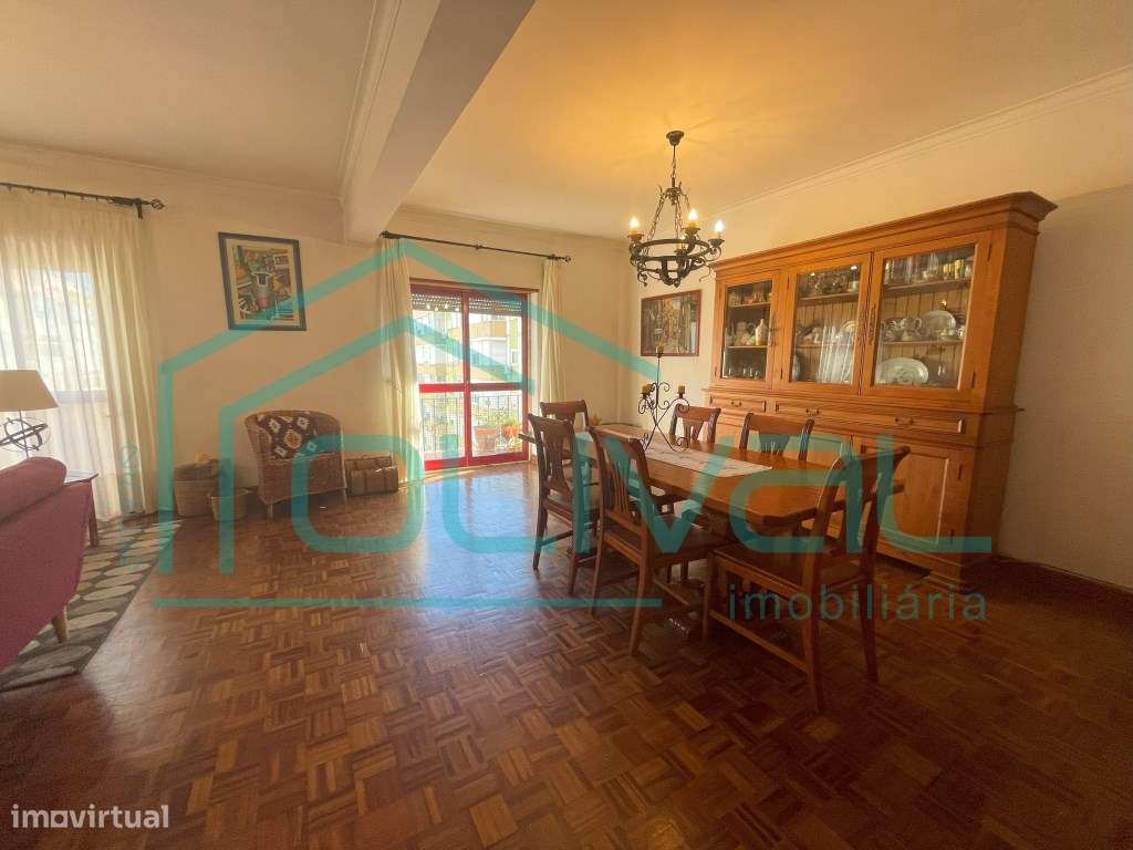 RESERVADO Apartamento T4 transformado em T3-1