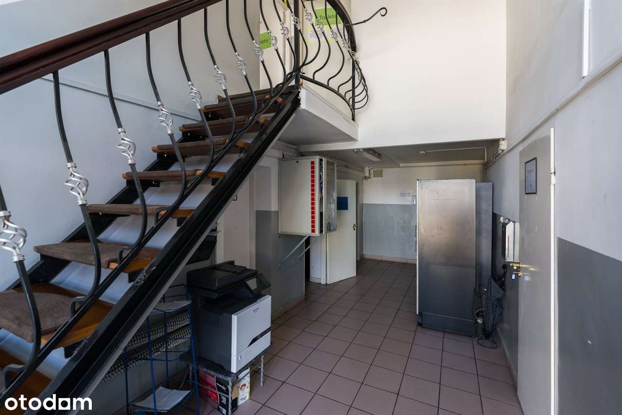 Obiekt produkcyjno - magazynowy z zapleczem.-16