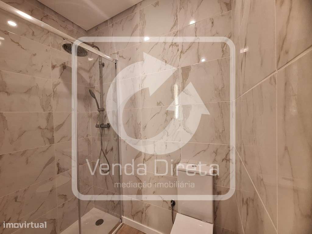 T4 totalmente remodelado no Barreiro com Varanda.-18