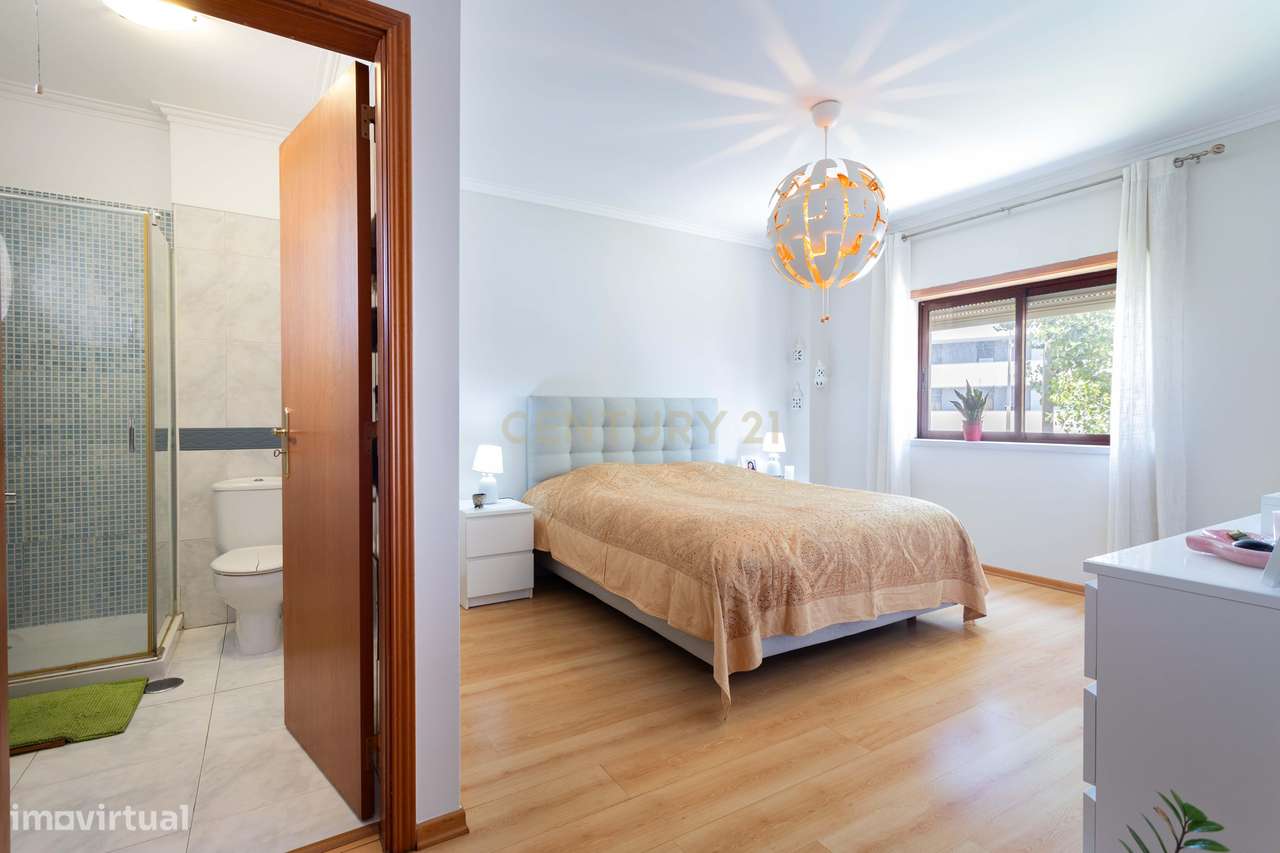 Apartamento T3 com Varanda em Barreiro - Oportunidade Única-7