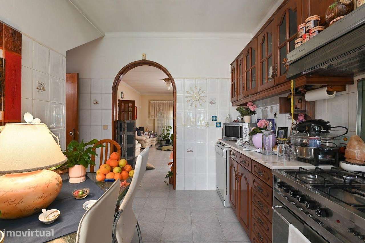 Espaçosa Moradia T3 na Quinta do Conde, Sesimbra-11