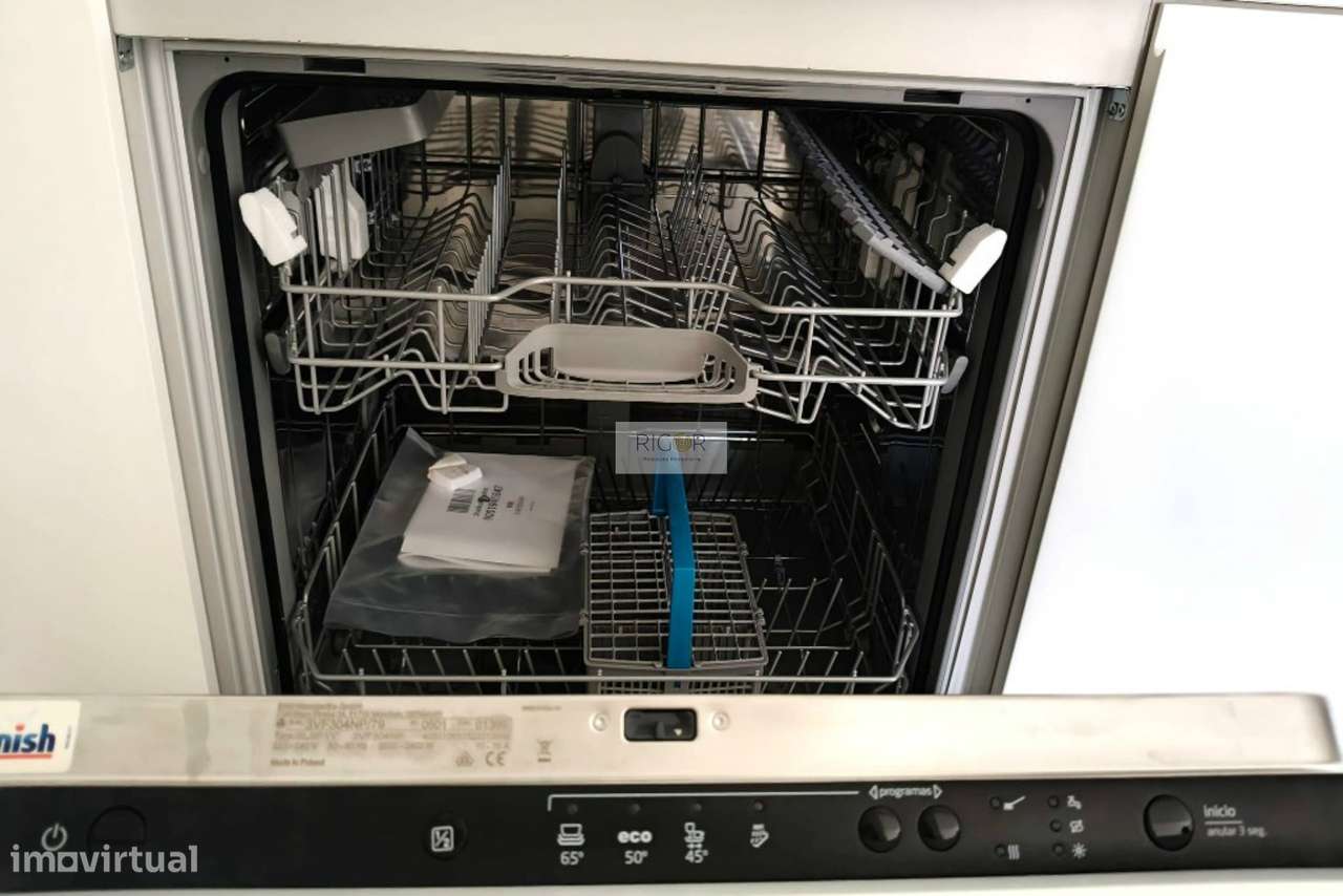 Apartamento T3 em Matosinhos, junto ao metro, pronto a habitar.-9