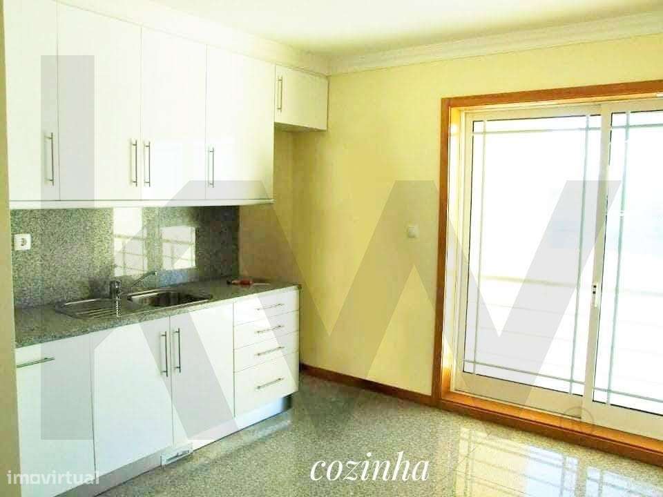 MORADIA T4 COM GARAGEM PARA 2 VIATURAS EM MATOSINHOS - Grande imagem: 4/34