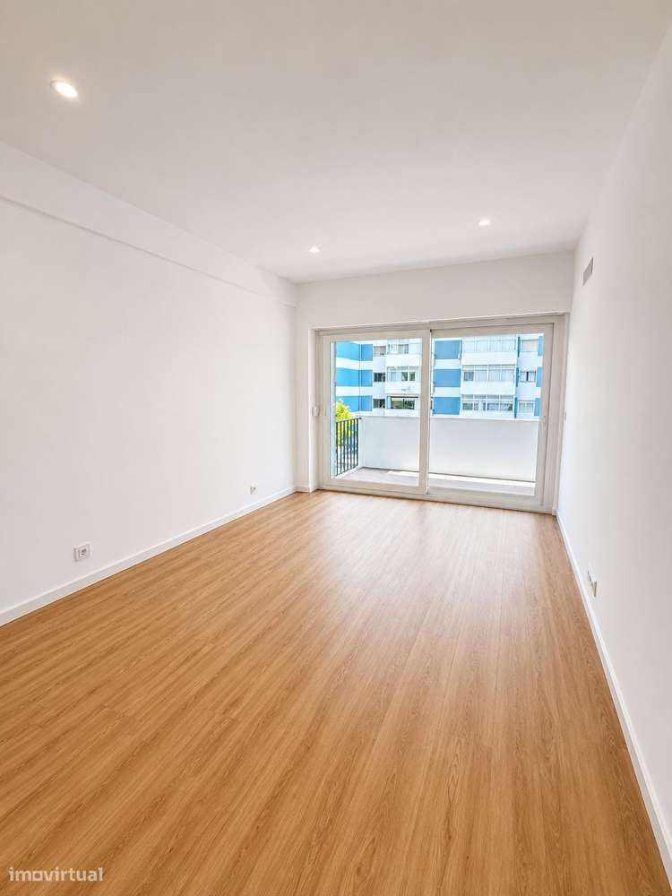 Apartamento T3 totalmente remodelado em Carnaxide-11