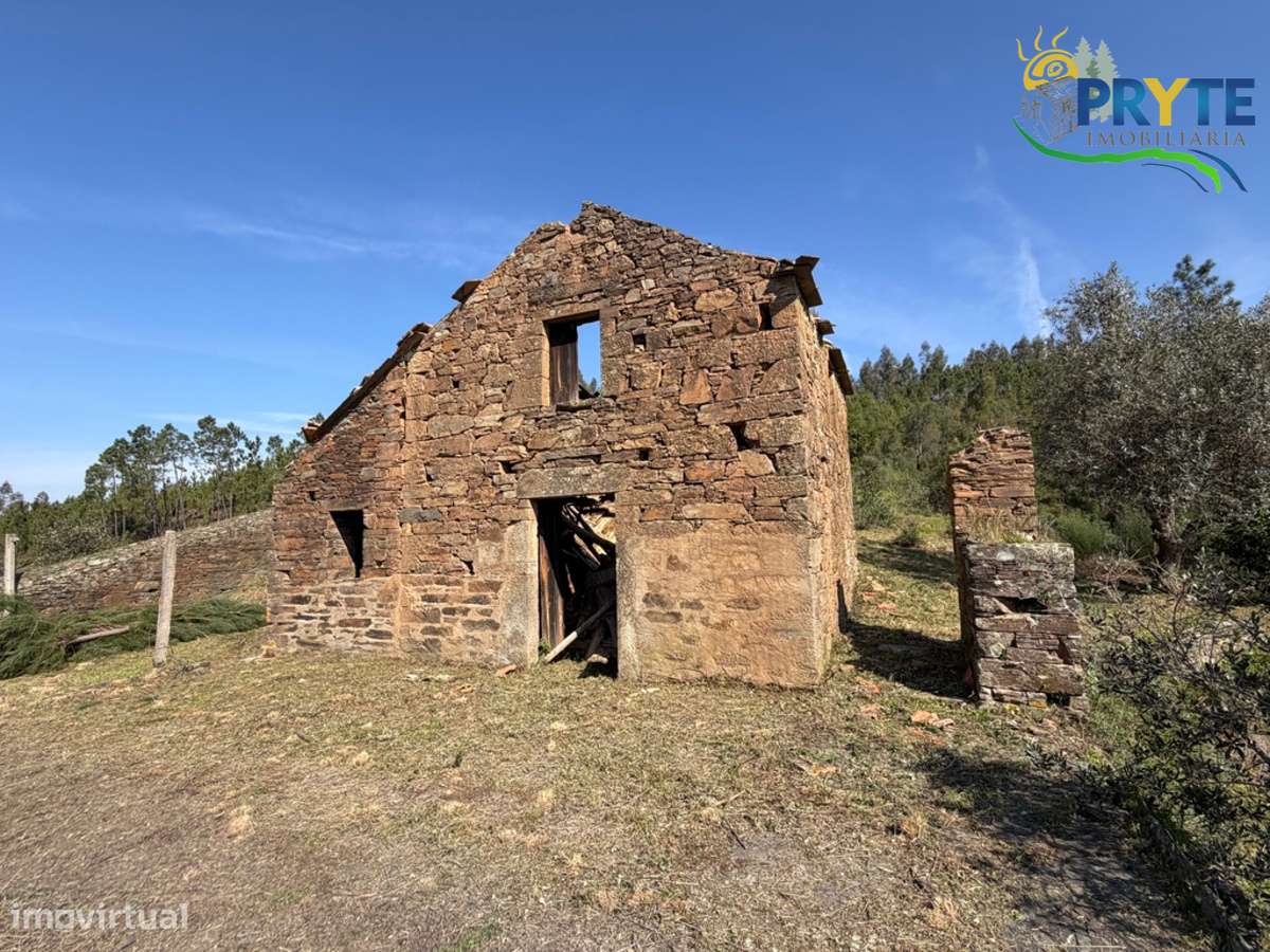 Ruína em pedra de xisto com boas vistas sobre a Aldeia e a Ribeira-10