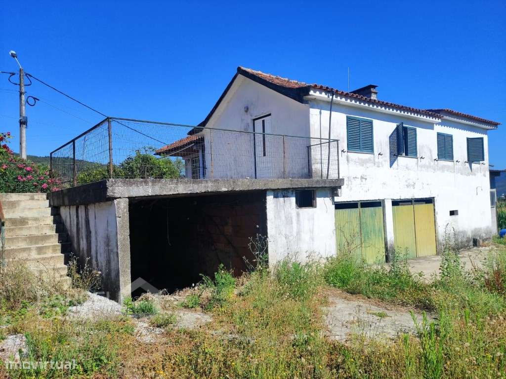 Moradia T3 com comércio para café em Quintiães - Barcelos-15