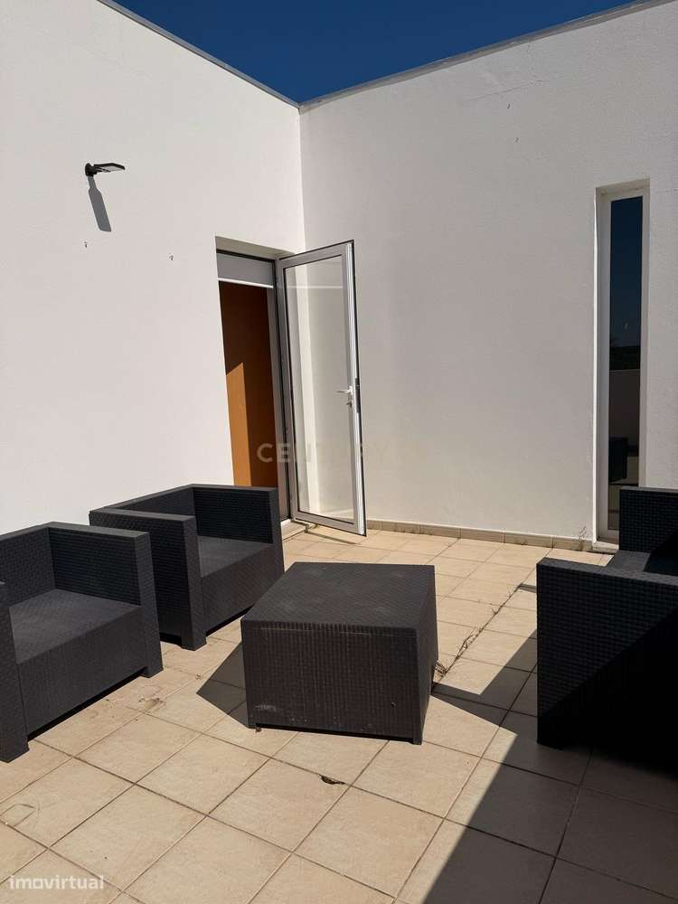 Magnifica T3 com Piscina no Corval-21