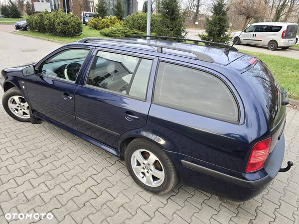 Skoda Octavia 1.6 Ambiente - 11