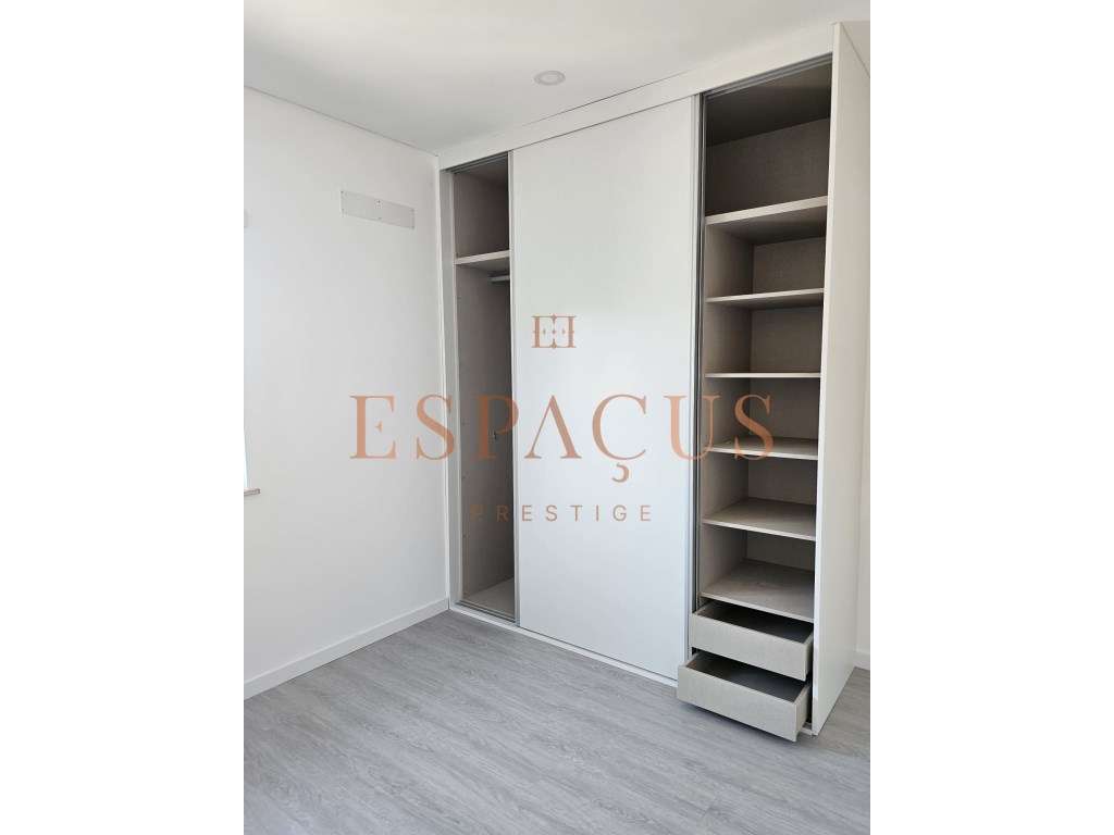 Excelente Moradia Bifamiliar / Oportunidade Única de Investimento-21