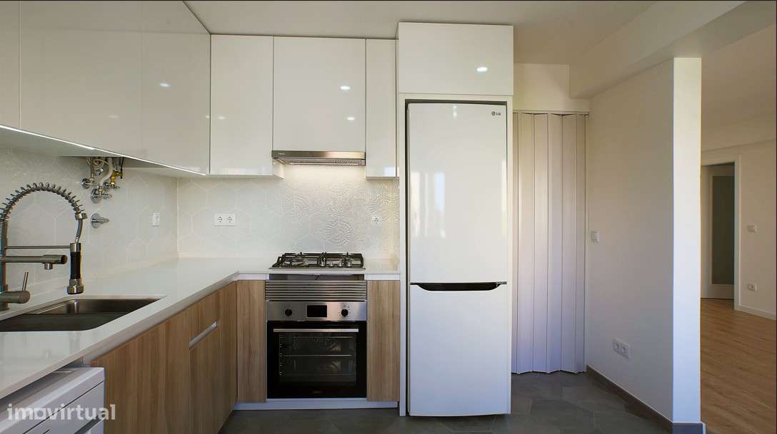 Apartamento T2 Totalmente Renovado na Charneca da Caparica - Grande imagem: 5/14