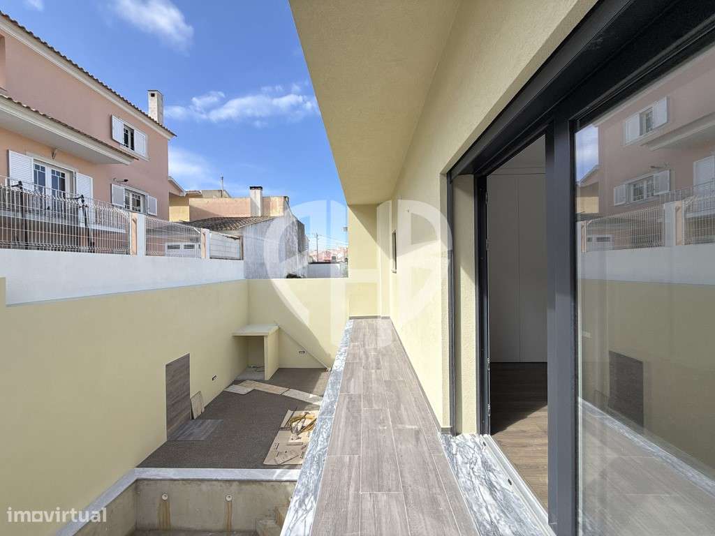 Moradia de Luxo T4 C/ Piscina e Box // Em Construção-37