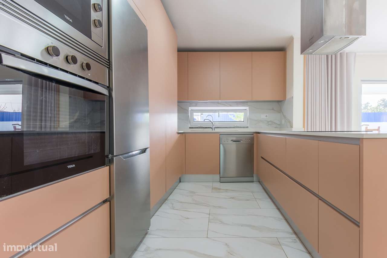 Moradia isolada com piscina aquecida num terreno de 398 m²!-20