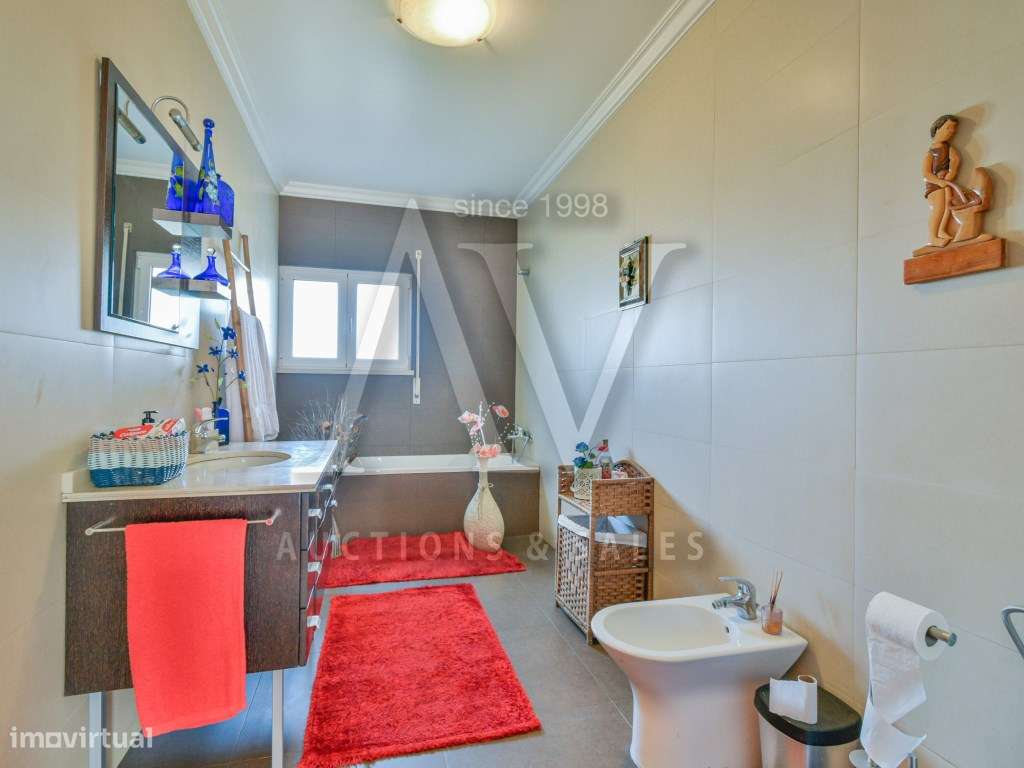 Moradia Independente V3+1 de R/C e Cave-12