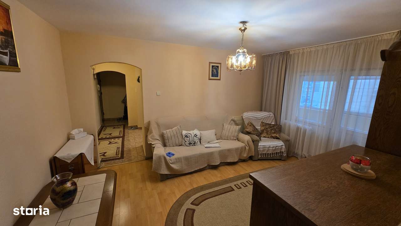 Vand ap cu 3 camere zona Orizont - Posta 4-2