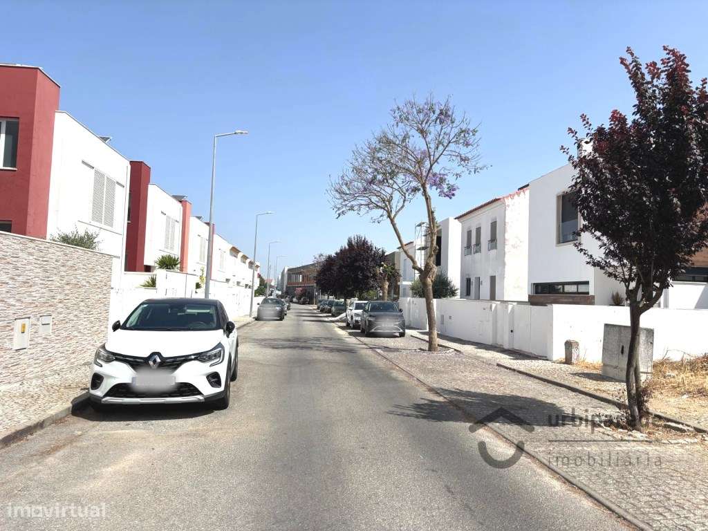 Terreno urbano com 247 m2, para moradia, com 2 pisos, garagem - Grande imagem: 1/10