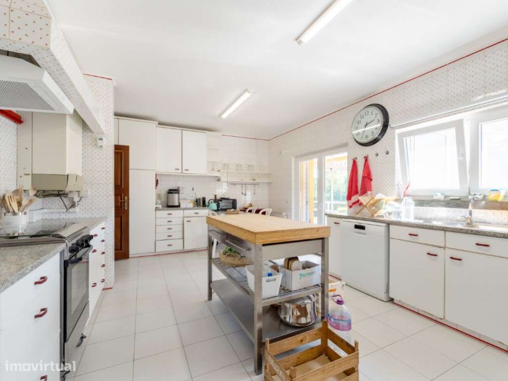 Moradia Isolada com 3 pisos, piscina, court de ténis-8