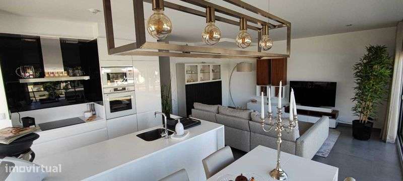 Excelente T2 com Grande Terraço, Piscina e 2 Lugares de Garagem - Grande imagem: 4/8