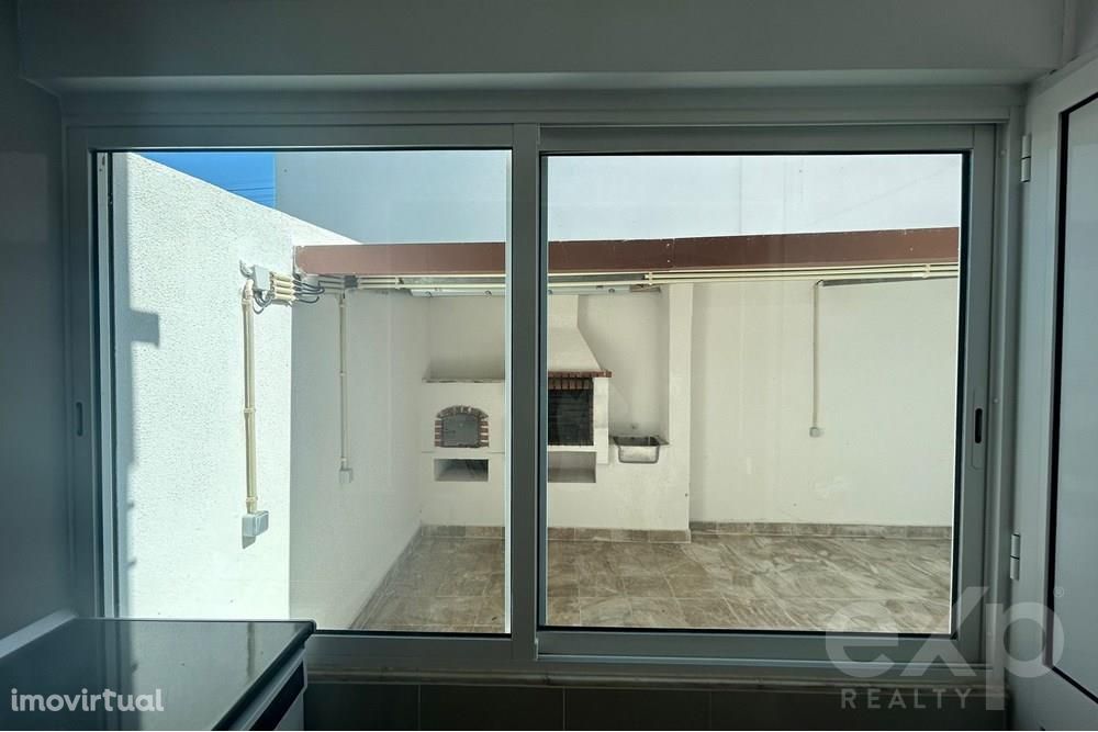 Apartamento T2  totalmente remodelado com logradouro – Ericeira