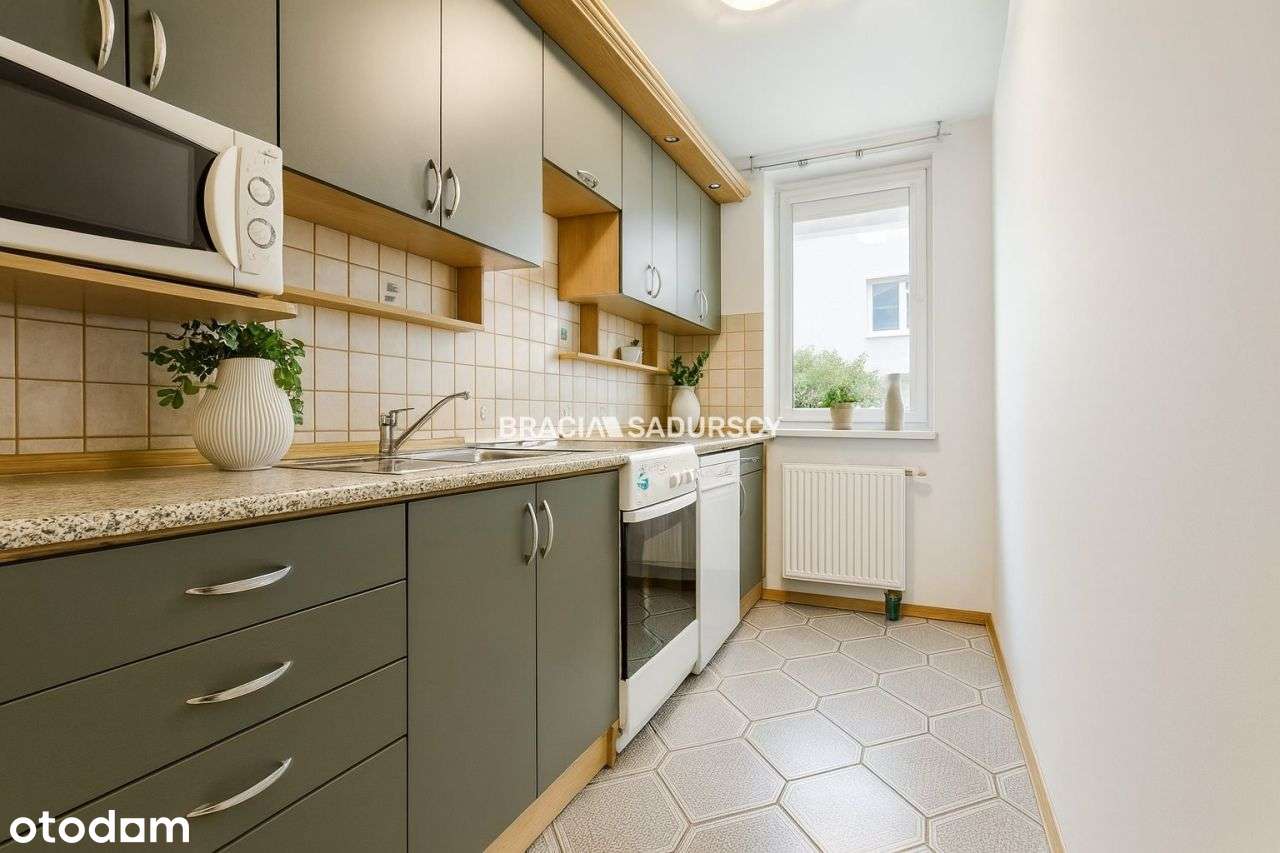 1 pok z osobną kuchnią ul.Wybickiego.-2