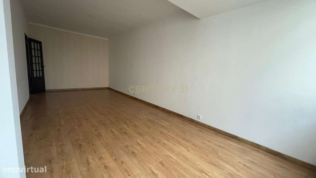 Arrendamento - Apartamento T3 em Linda-a-Velha - Grande imagem: 2/12