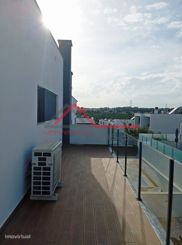 Moradia T4 com Jardim e Parqueamento na Marisol, Corroios-18