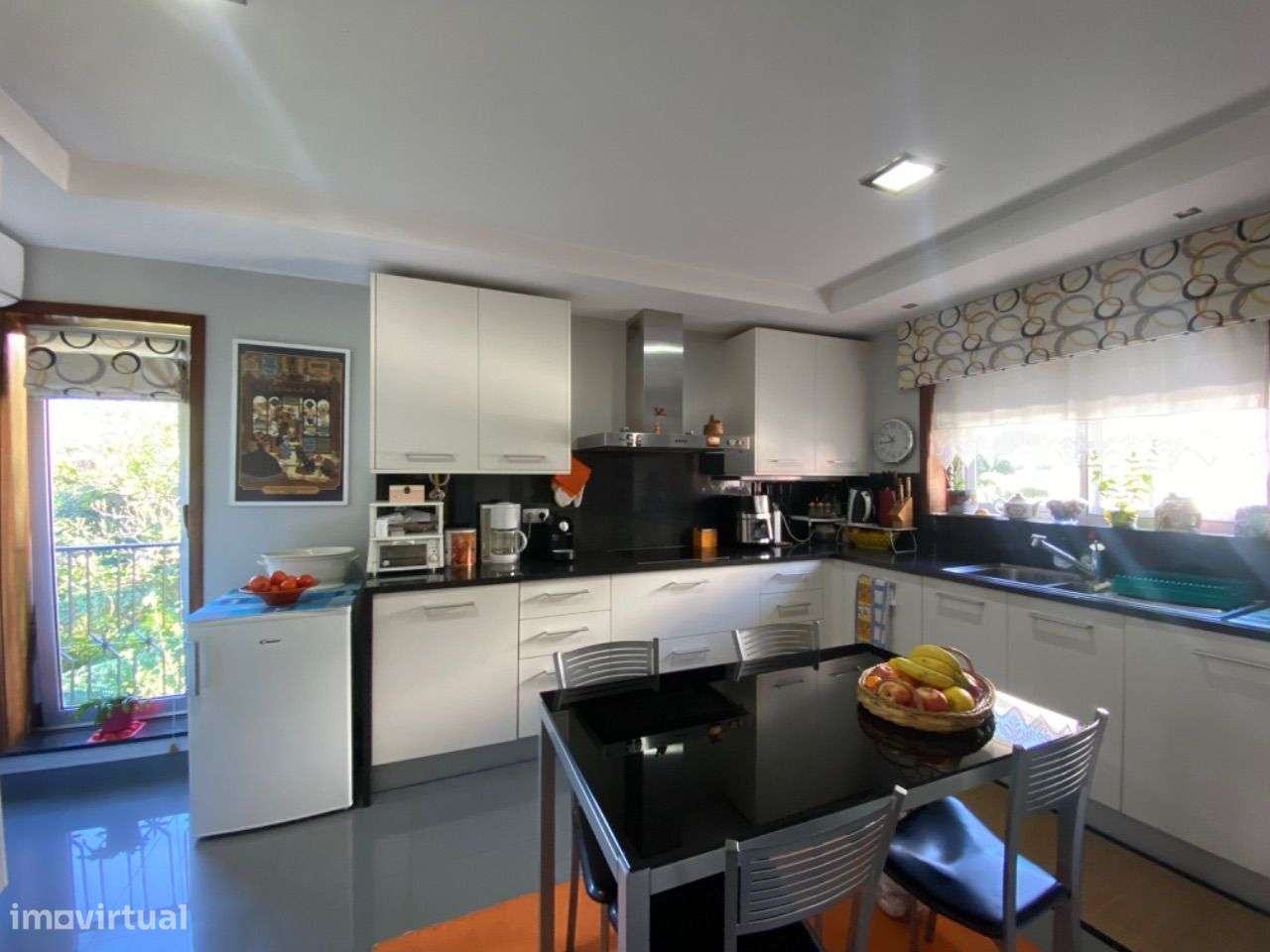 Moradia Bi-familiar T7 - Grande imagem: 1/19