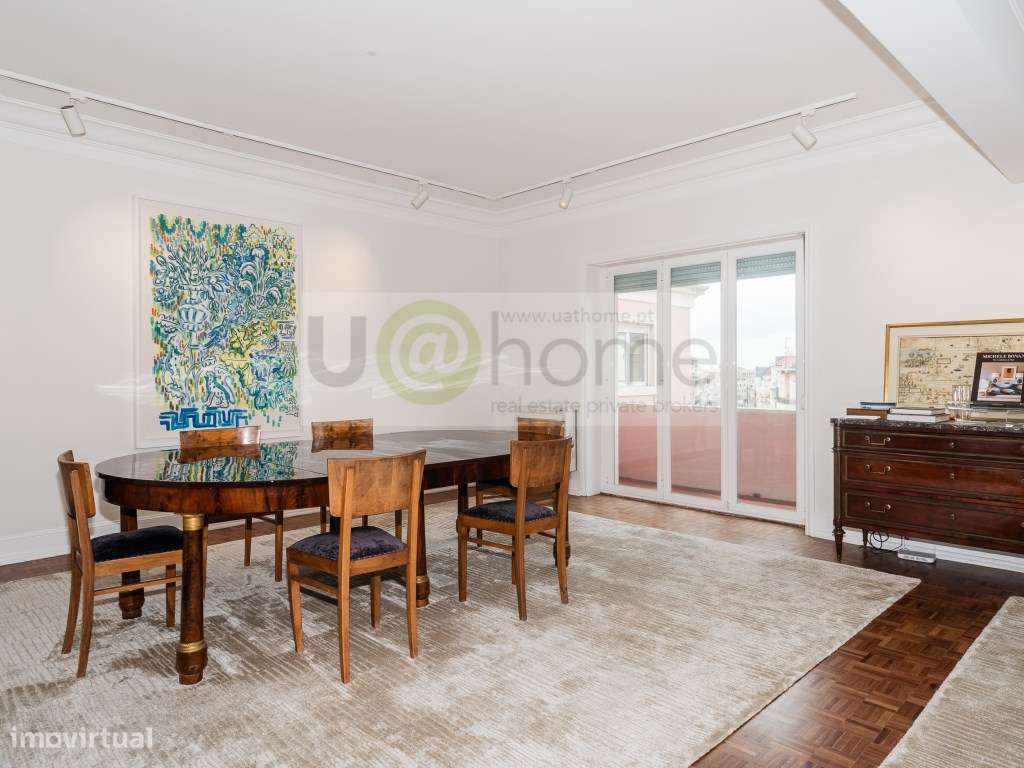 Apartamento T4+ 1 na Lapa-8