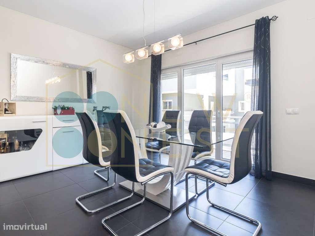 Apartamento T4 com Terraço, 3 varandas, 2 Parqueamentos e Arrecadaç...-8