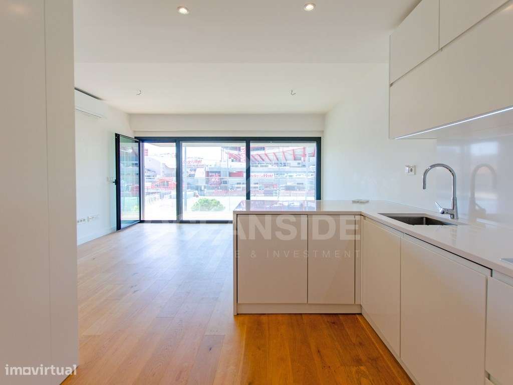 T1 no LUX PRIME, em frente ao Estádio do Benfica - Grande imagem: 2/23