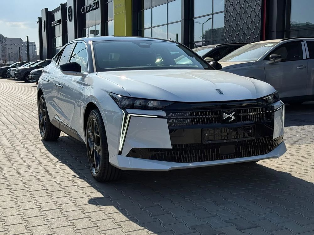 DS Automobiles DS N°4 Pallas  HYBRID 145