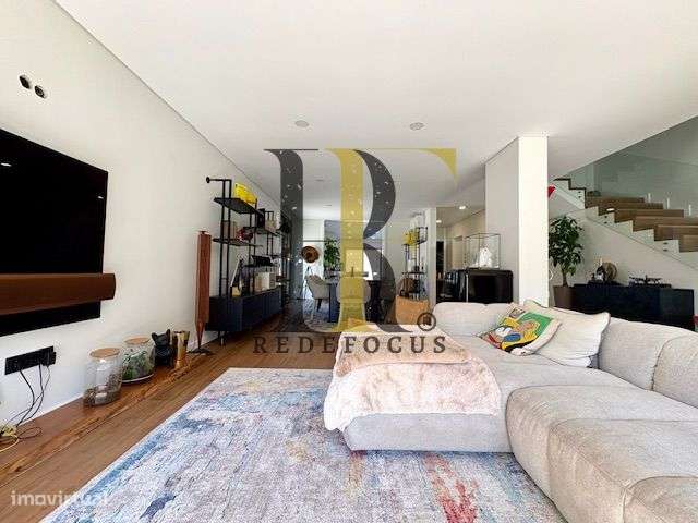Moradia T4 de Luxo com Piscina e Jardim em Esmoriz-6
