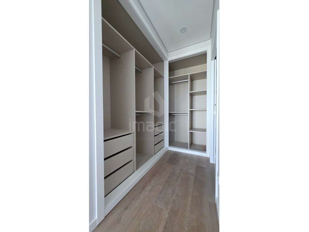 MORADIA T4 TÉRREA NOVA em SANTO ISIDORO-10