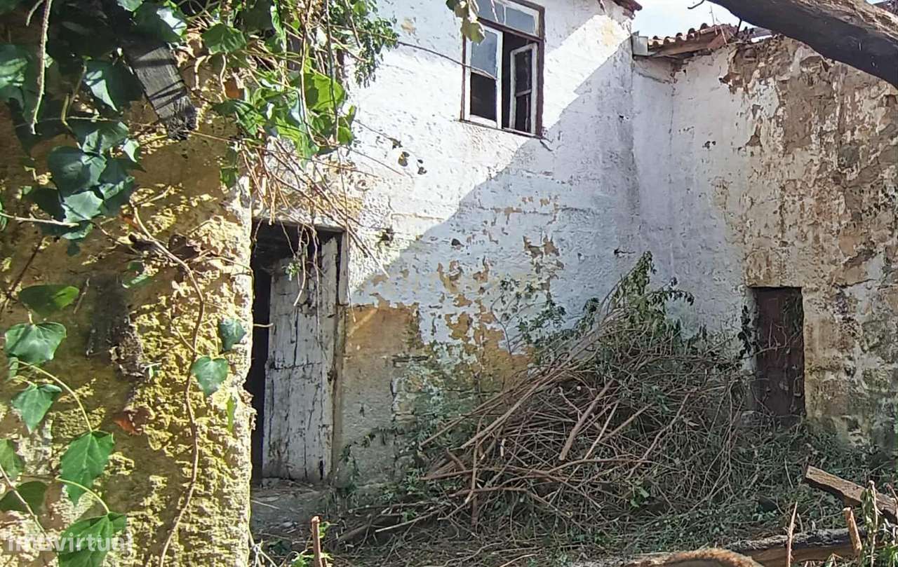 Casa antiga com pátio Garagem e aexos - Grande imagem: 2/23