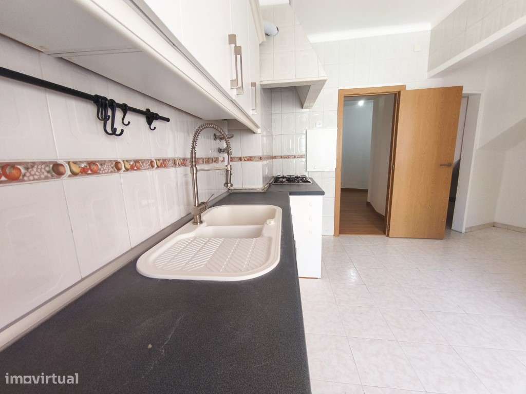 Apartamento T4 para venda com 101 m² de área bruta em Merçês Rio de...-3