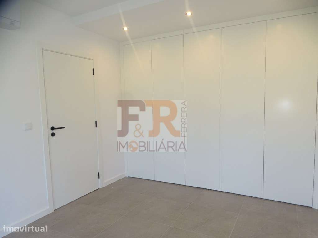 PRONTA!! Moradia Duplex T4 com Garagem, Quinta das laranjeiras Fern...-20