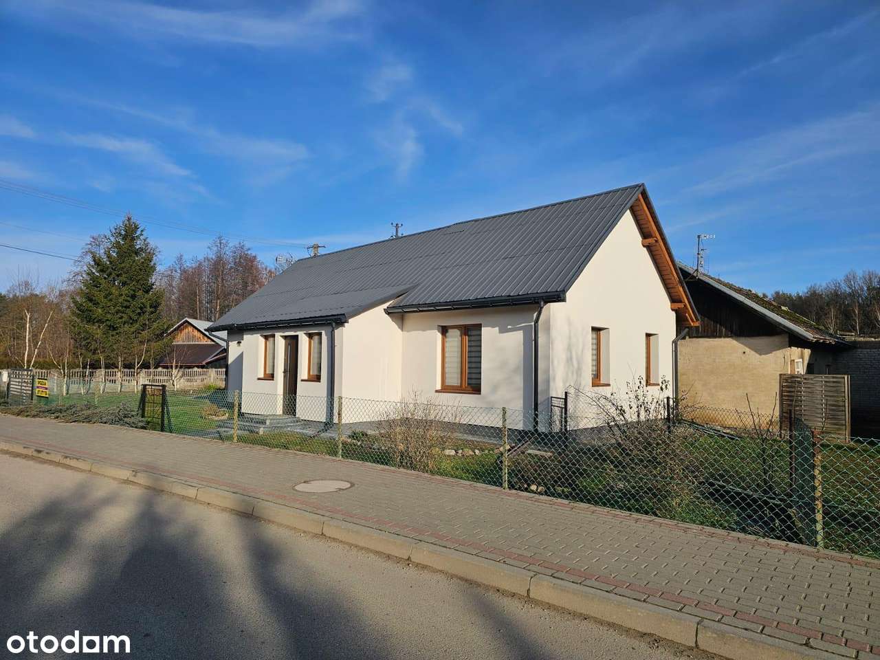 Dom wolnostojący z budynkiem gospodarczym-15