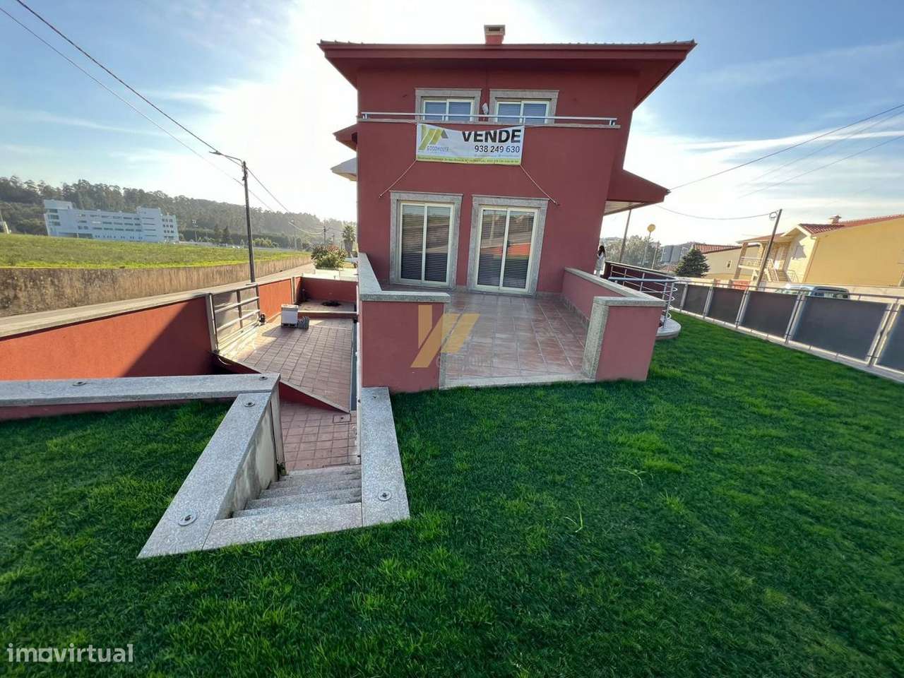 Moradia T5 com elevador, jacuzzi, balneários e muito mais - Grande imagem: 3/45