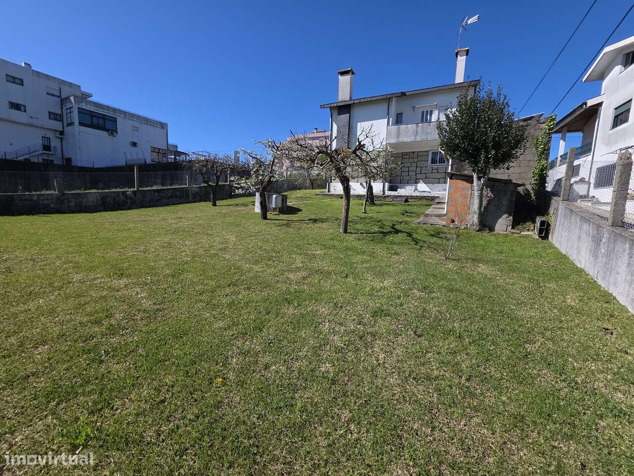 Fantástico Moradia T3 Independente em Lourosa-21