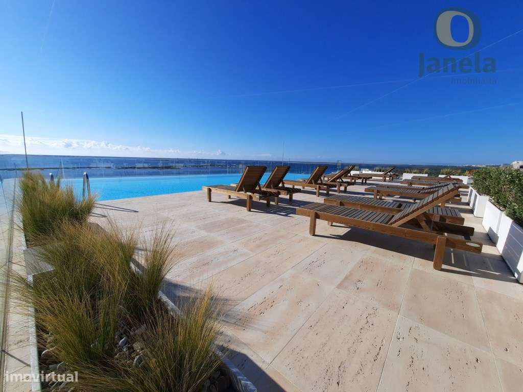 Maravilhoso T2 com vista mar e piscinas (uma aquecida), box e lugar... - Grande imagem: 2/13