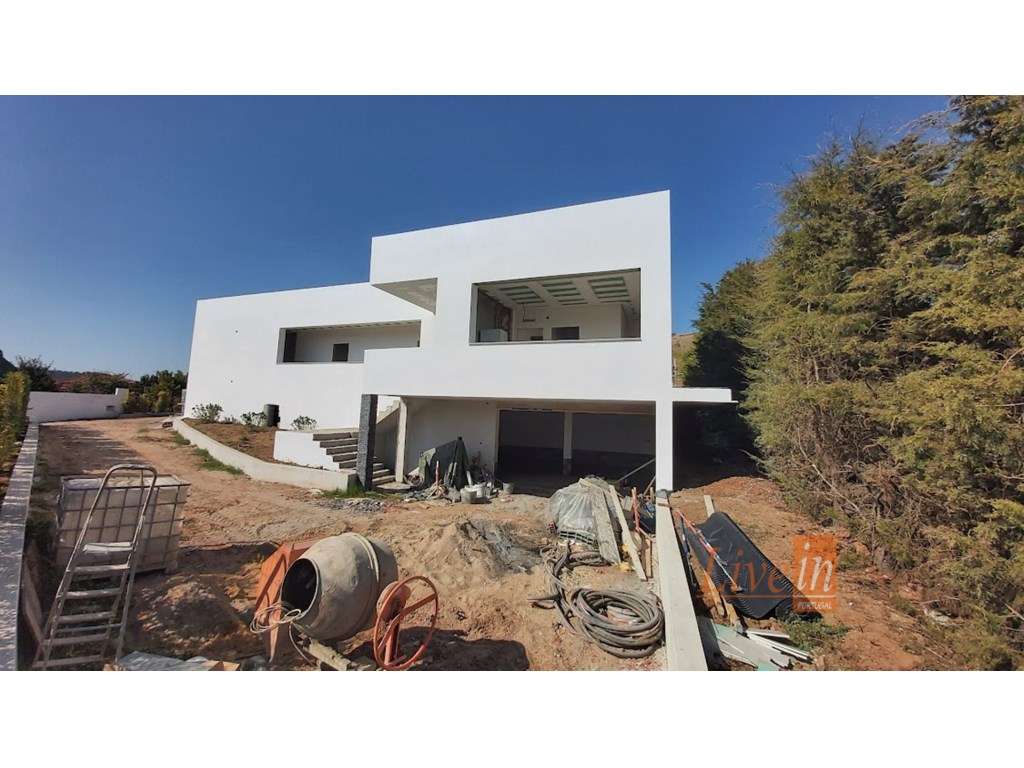 Quinta com Moradia T4 Isolada na Azueira em Mafra-37